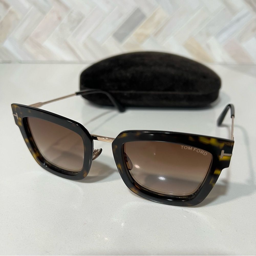 Tom Ford LARA Dark Havana / Brown Gradient Sunglasses TF573 52F LARA-02